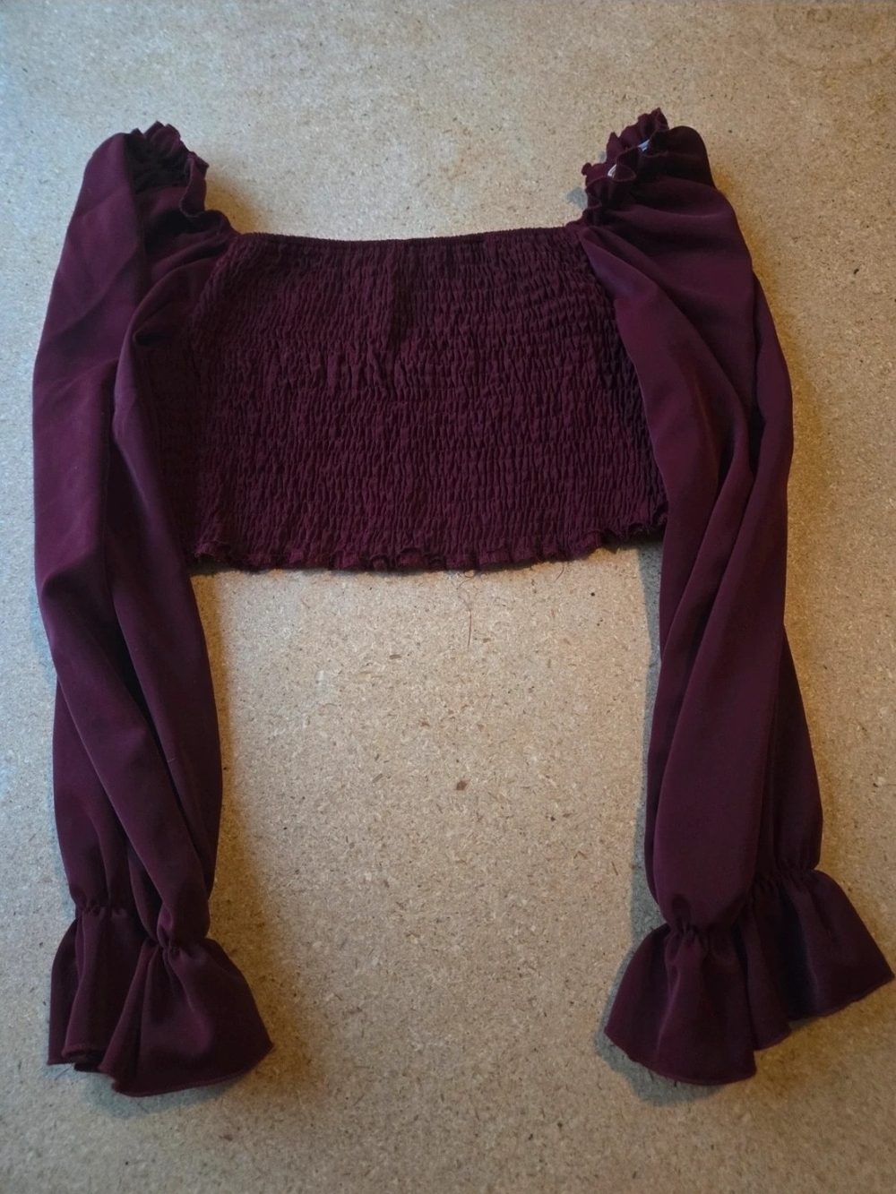 🍷 Burgundy Smocked Long Sleeve Crop Top